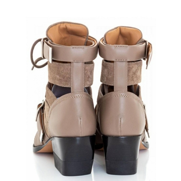 Chloe - Picture 2 of 6